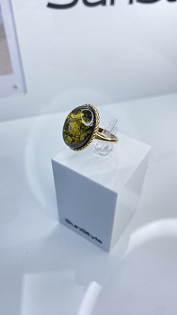 Серебряное кольцо с янтарем